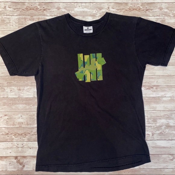Undefeated Medium Black and Camouflage Shirt - Picture 2 of 7